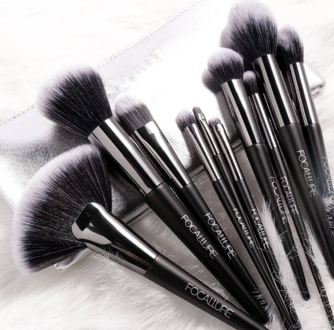 Set of 10 Focallure makeup brushes with convenient silver carrying case